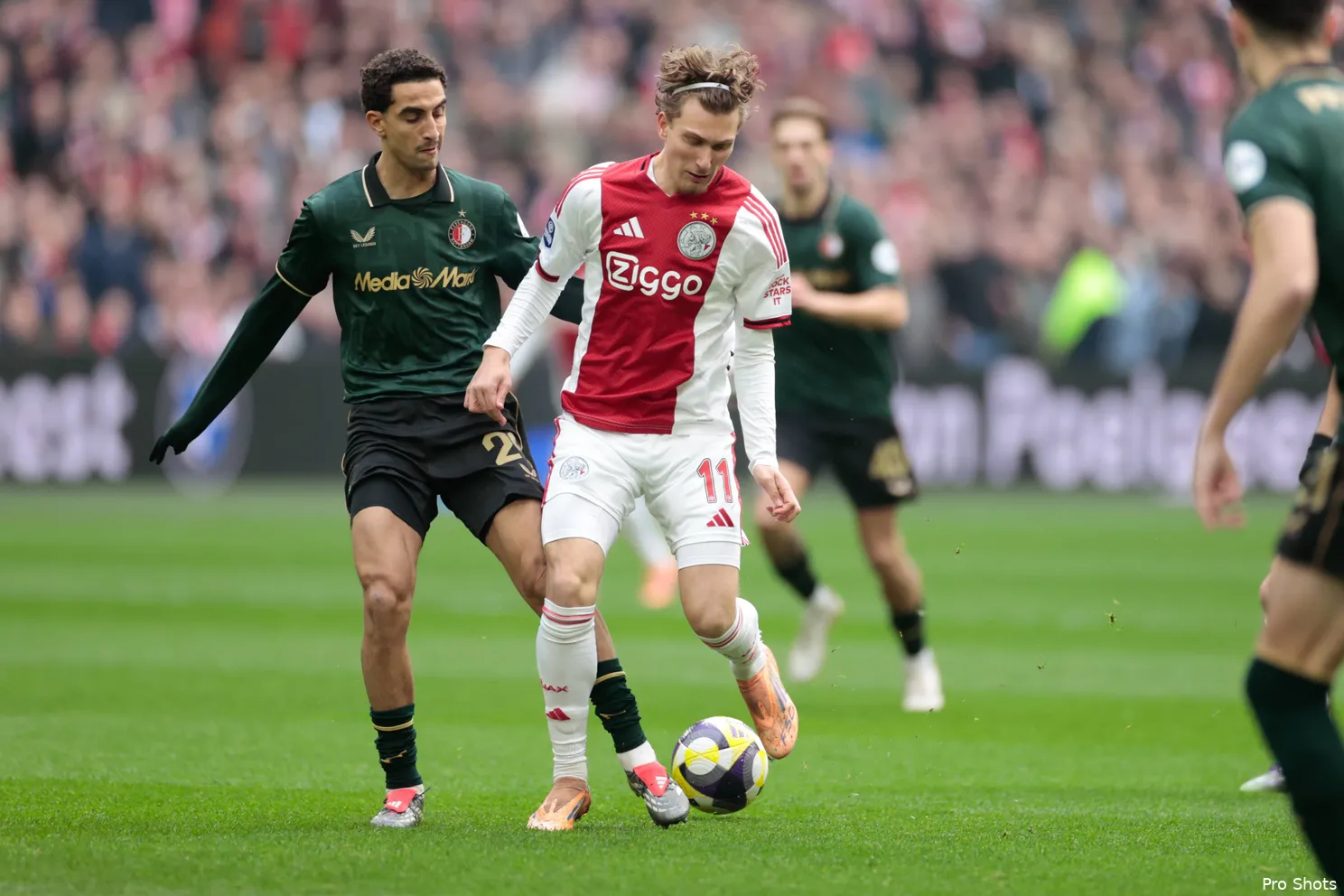 mika-godts-ajax-feyenoord-25-26