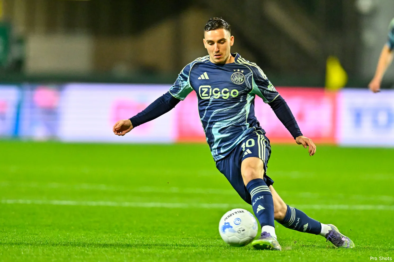 oscar-gloukh-fortuna-sittard-ajax-25-26