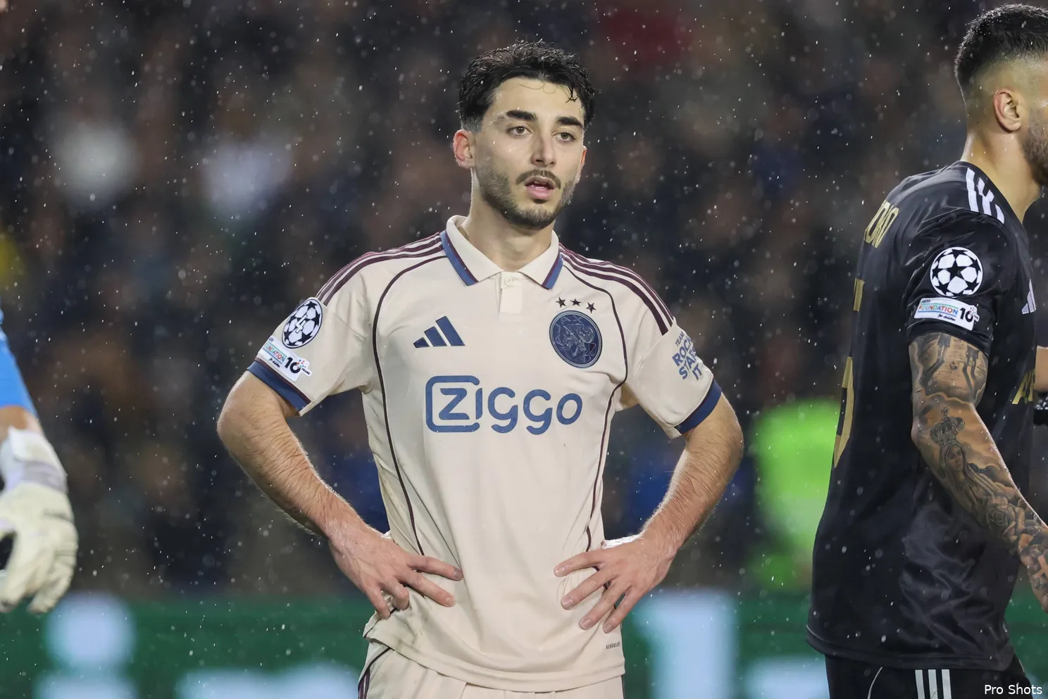 raul-moro-qarabag-ajax-25-26