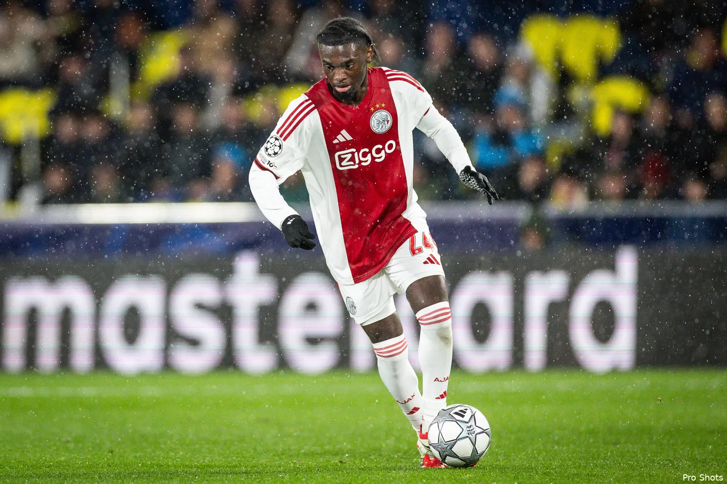 jorthy-mokio-villarreal-ajax-25-26