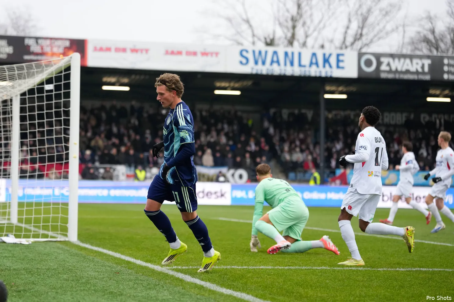 mika-godts-telstar-ajax-25-26