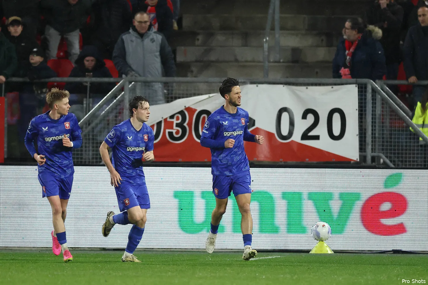 van-wolfswinkel-25-26