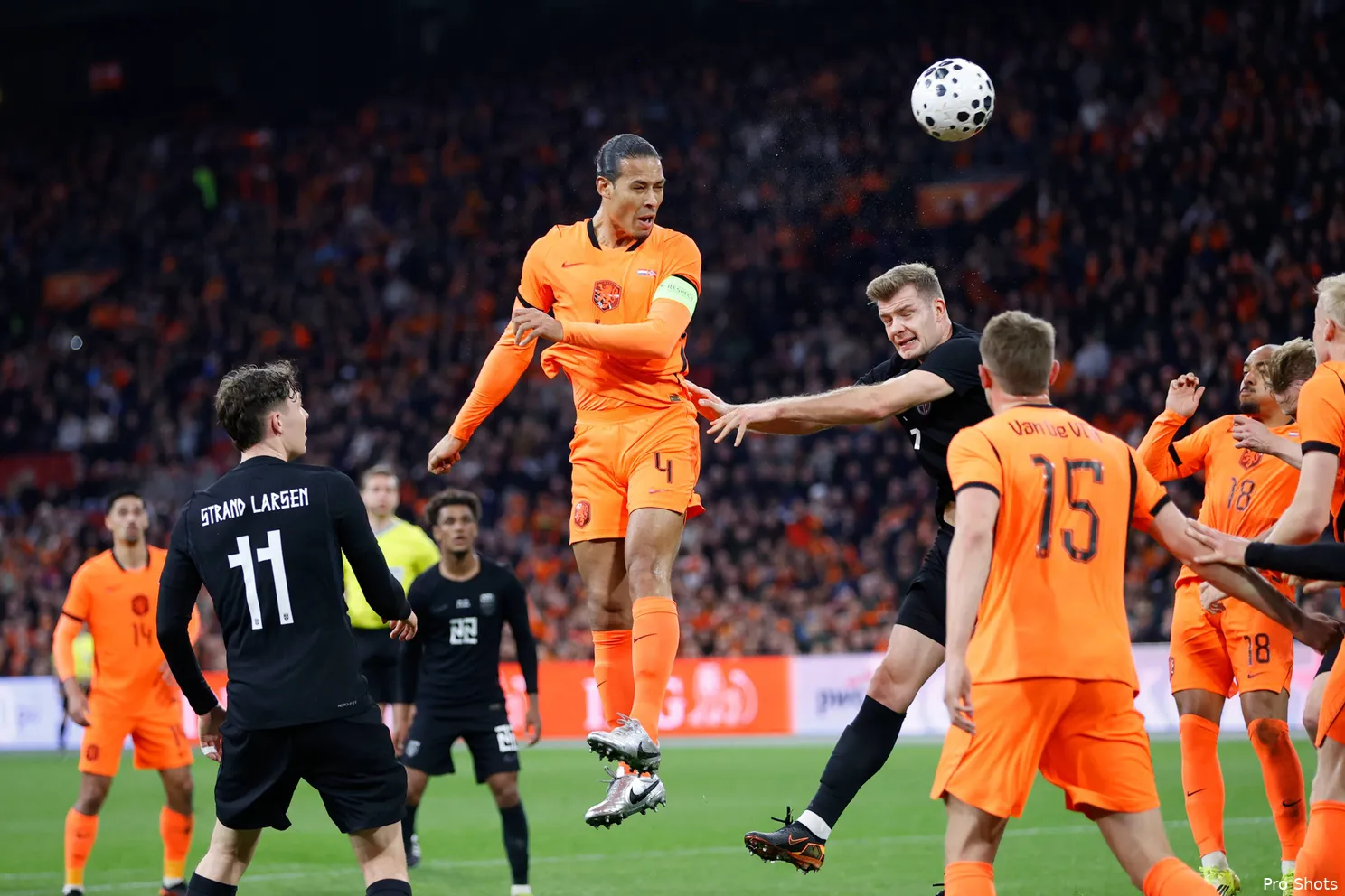 Ajax Showtime Virgil van Dijk Oranje