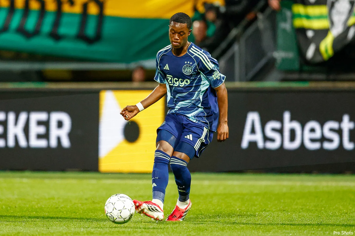 Kennynho Kasanwirjo ADO Den Haag Jong Ajax