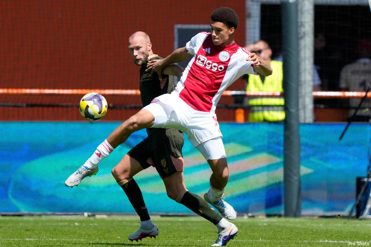 Ajax Showtime Aaron Bouwman