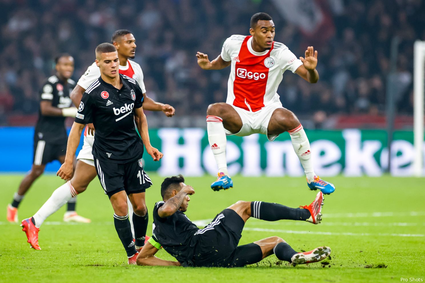 Ajax treft in zwaar weer verkerend Besiktas: ‘Ze gaan niet de bus parkeren’