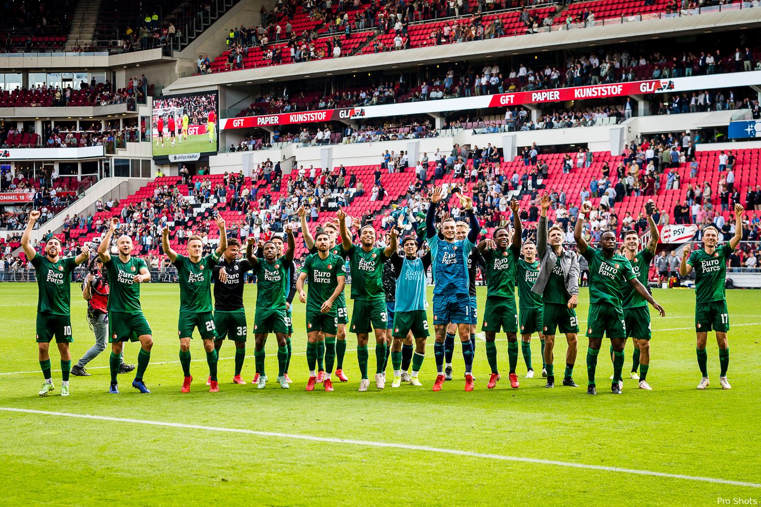 Feyenoord vernedert PSV in eerste Eredivisie-topper