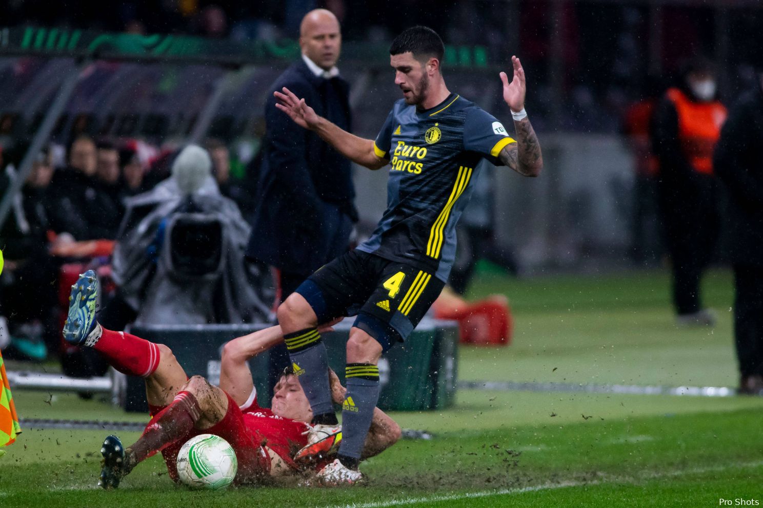 Feyenoord kan Europese overwintering bijna niet meer ontgaan na zege in Berlijn