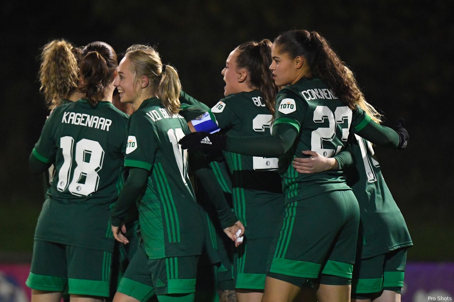 Feyenoord Vrouwen weer koploper na winst in Heerenveen