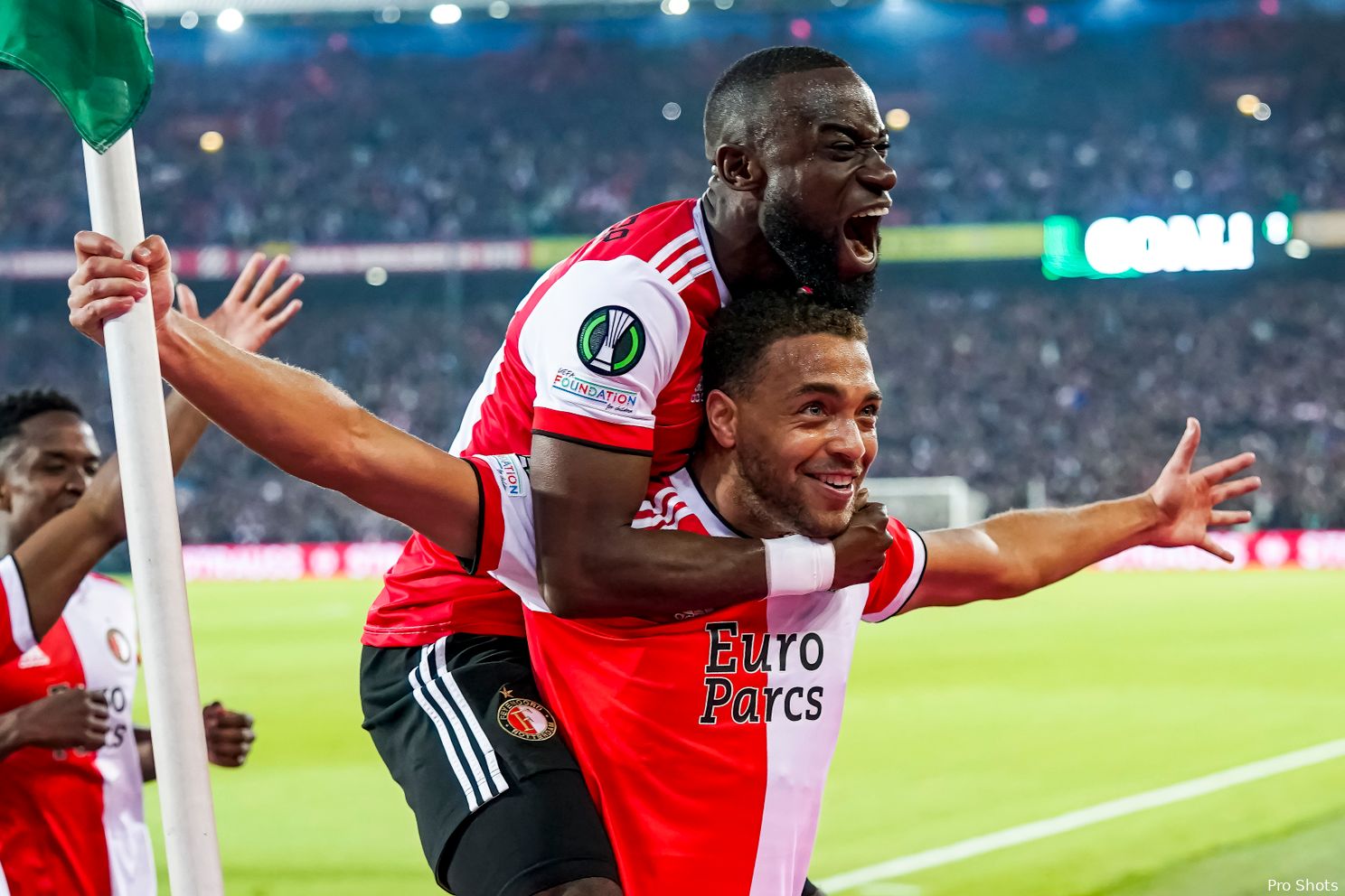 Feyenoord wint voetbalgevecht van Olympique Marseille