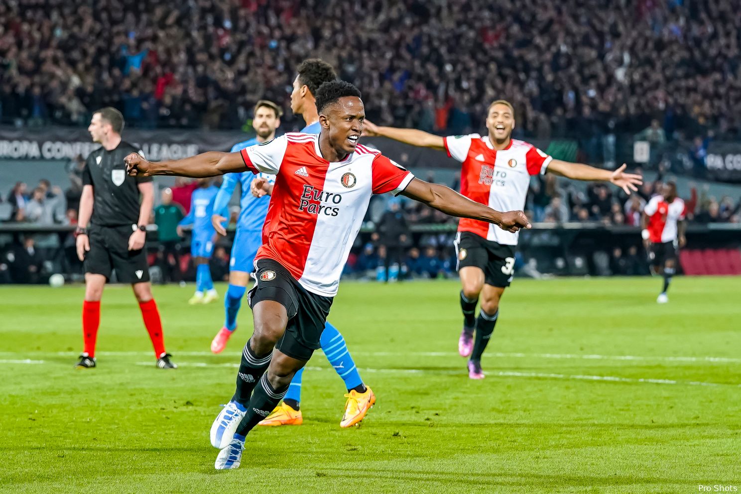 Feyenoord wint voetbalgevecht van Olympique Marseille
