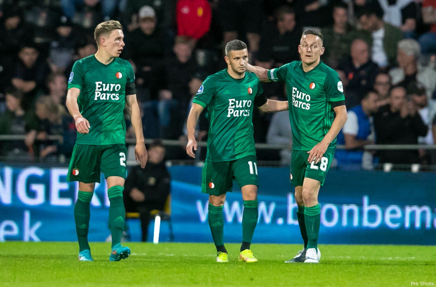 Sterk gewijzigd Feyenoord pakt drie punten in Deventer