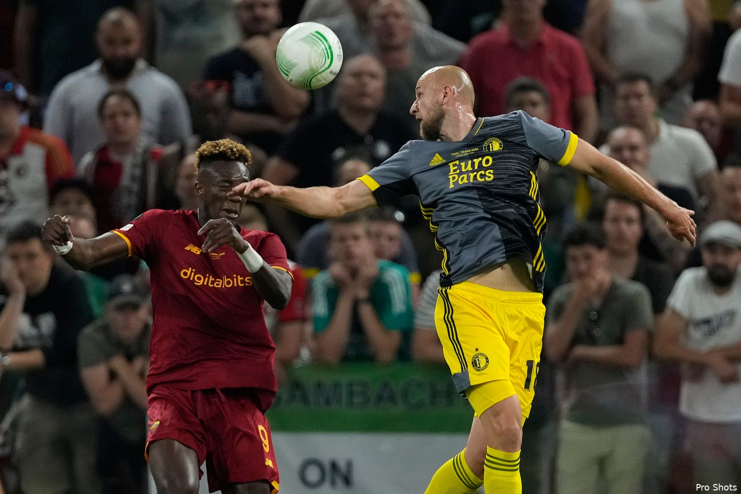 Feyenoord verliest Conference Leaguefinale van AS Roma FR12.nl
