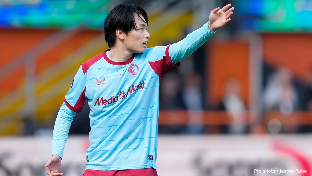 Van Persie: "Ik probeer hem wel te triggeren dat hij zich meer moet belonen"