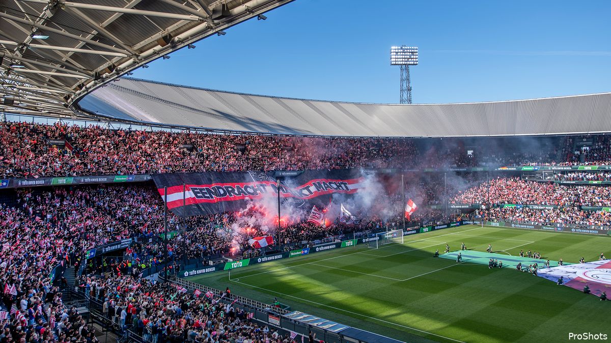 Hoe laat begint de bekerfinale AjaxPSV en op welke zender is deze live te bekijken Hoe laat begint de bekerfinale AjaxPSV en op welke zender is deze live te bekijken