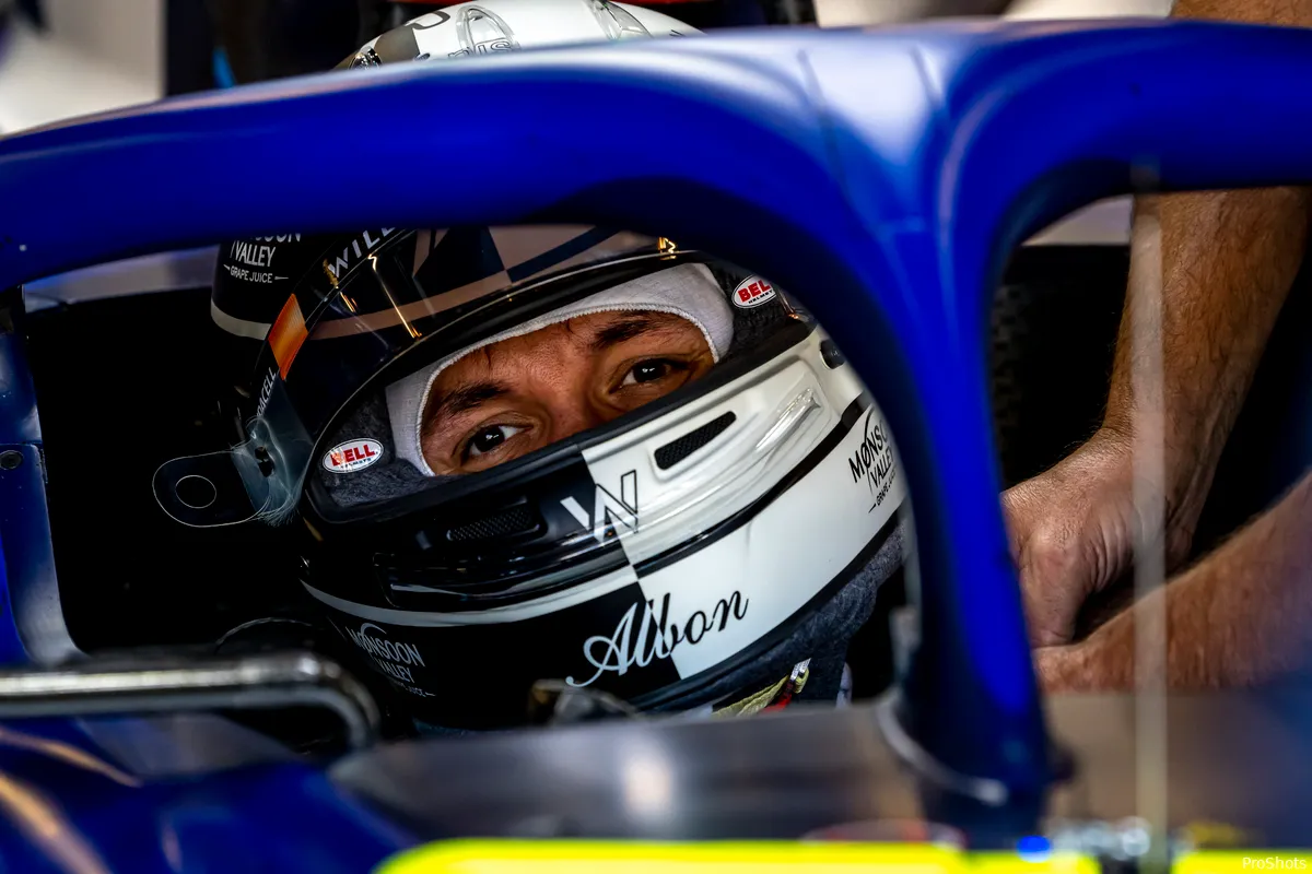 Albon haalde opgelucht adem: 'Wilde niet dat de race nog een ronde langer duurde'