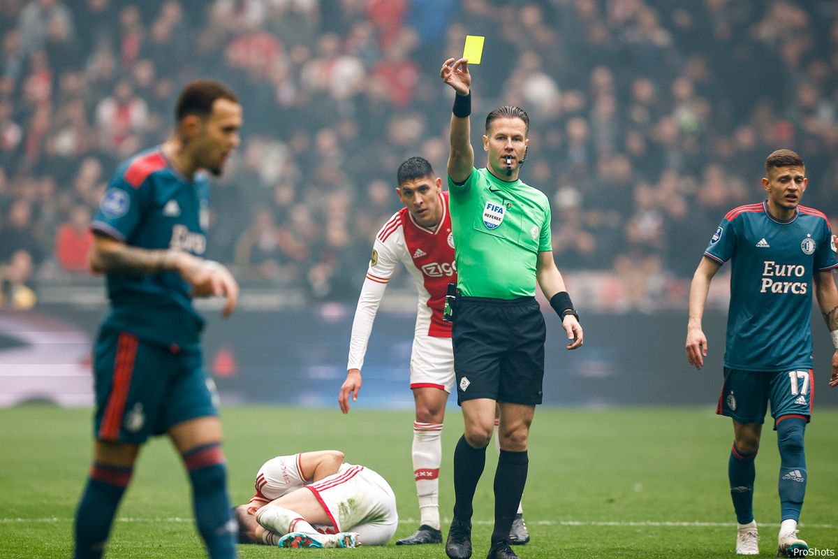 Grote onthulling oud-scheidsrechter: 'De VAR bij Ajax-Feyenoord was totaal niet onafhankelijk'