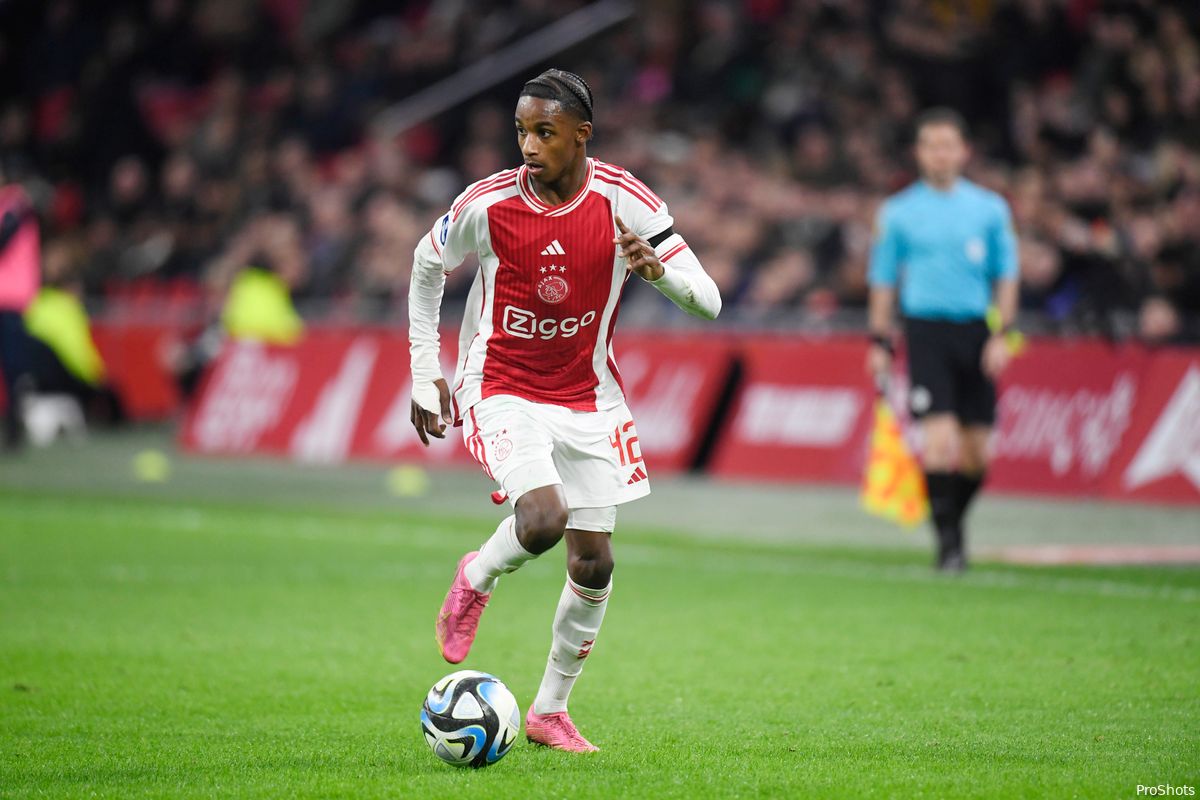 Ajax heeft vertrouwen in aanstormend talent en heeft nieuw contract klaarliggen