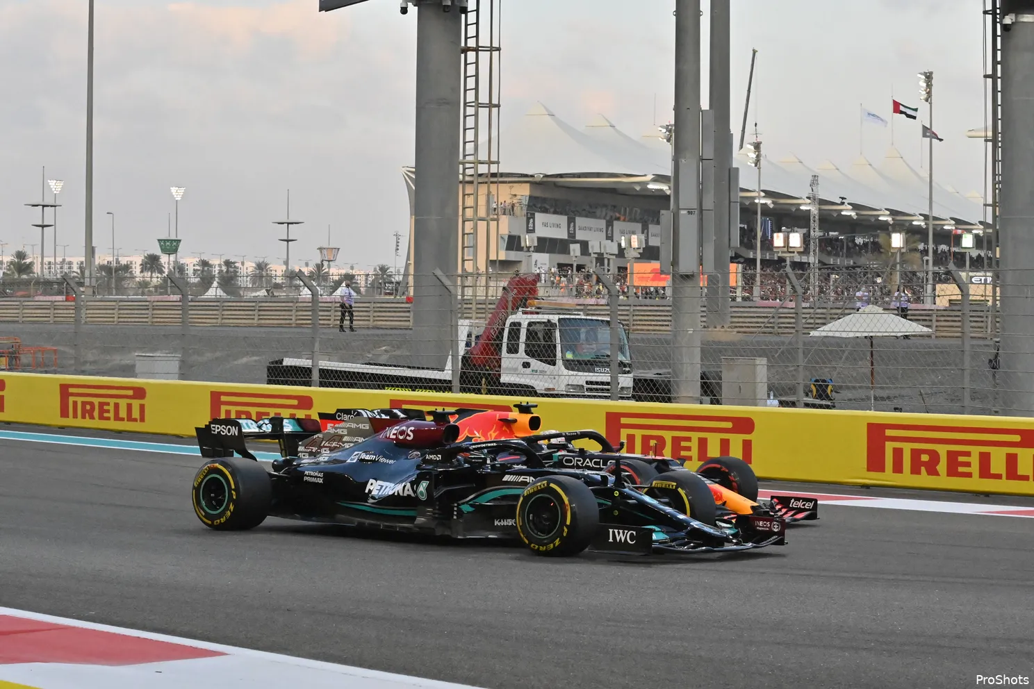 hamilton verstappen abudhabi 2021