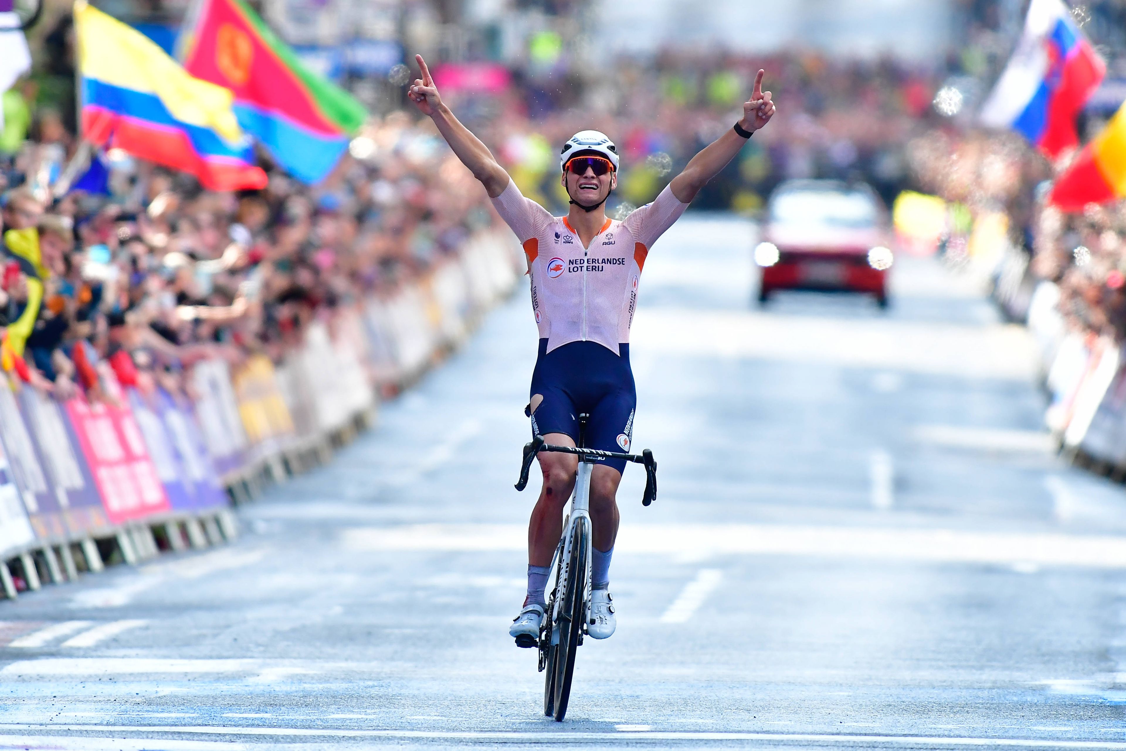 Mathieu van der Poel na zijn wereldkampioenschap op de weg