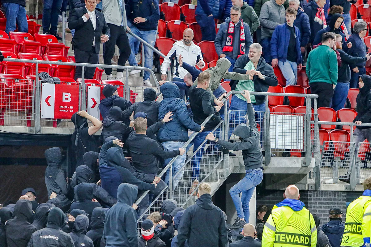 Criticism from England after riots at AZ-West Ham United: 'Downright deranged'