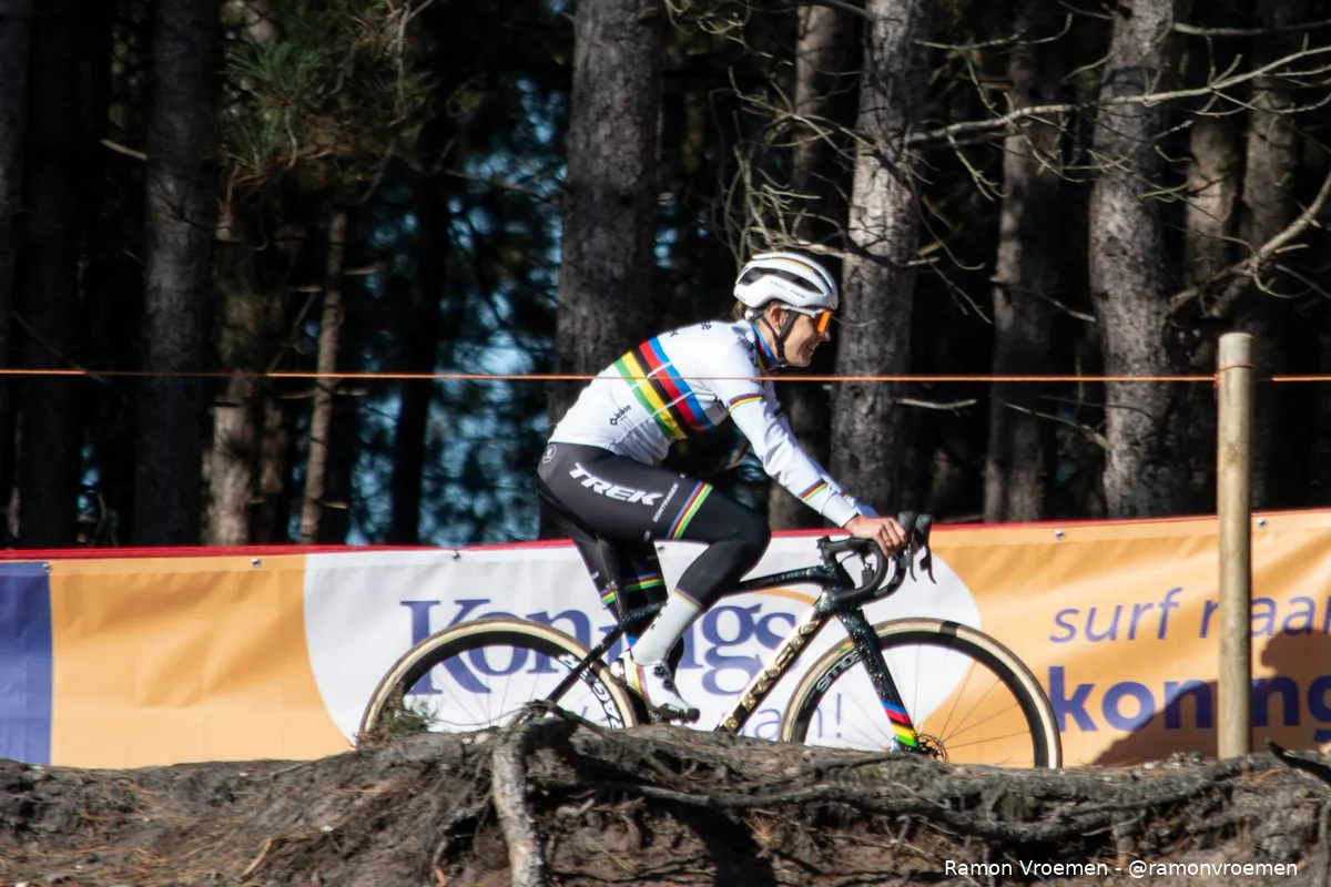Ontketende Brand zet favorietenrol WK kracht bij met zege in Flandriencross van Hamme