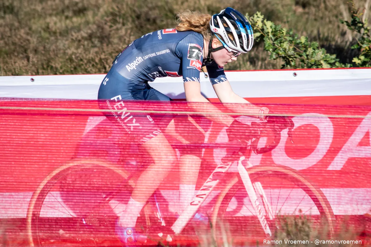 Veldrijden op TV 16 januari 2022 | Voetjes kunnen weer omhoog voor toffe cross in Frankrijk