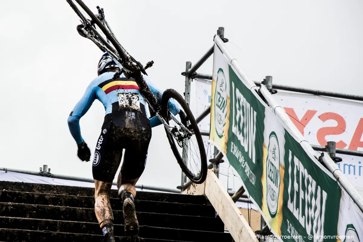 Interview | Hulst dankt Van der Poel en Van Aert: 'Zij hebben de cross gemaakt tot wat het nu is'