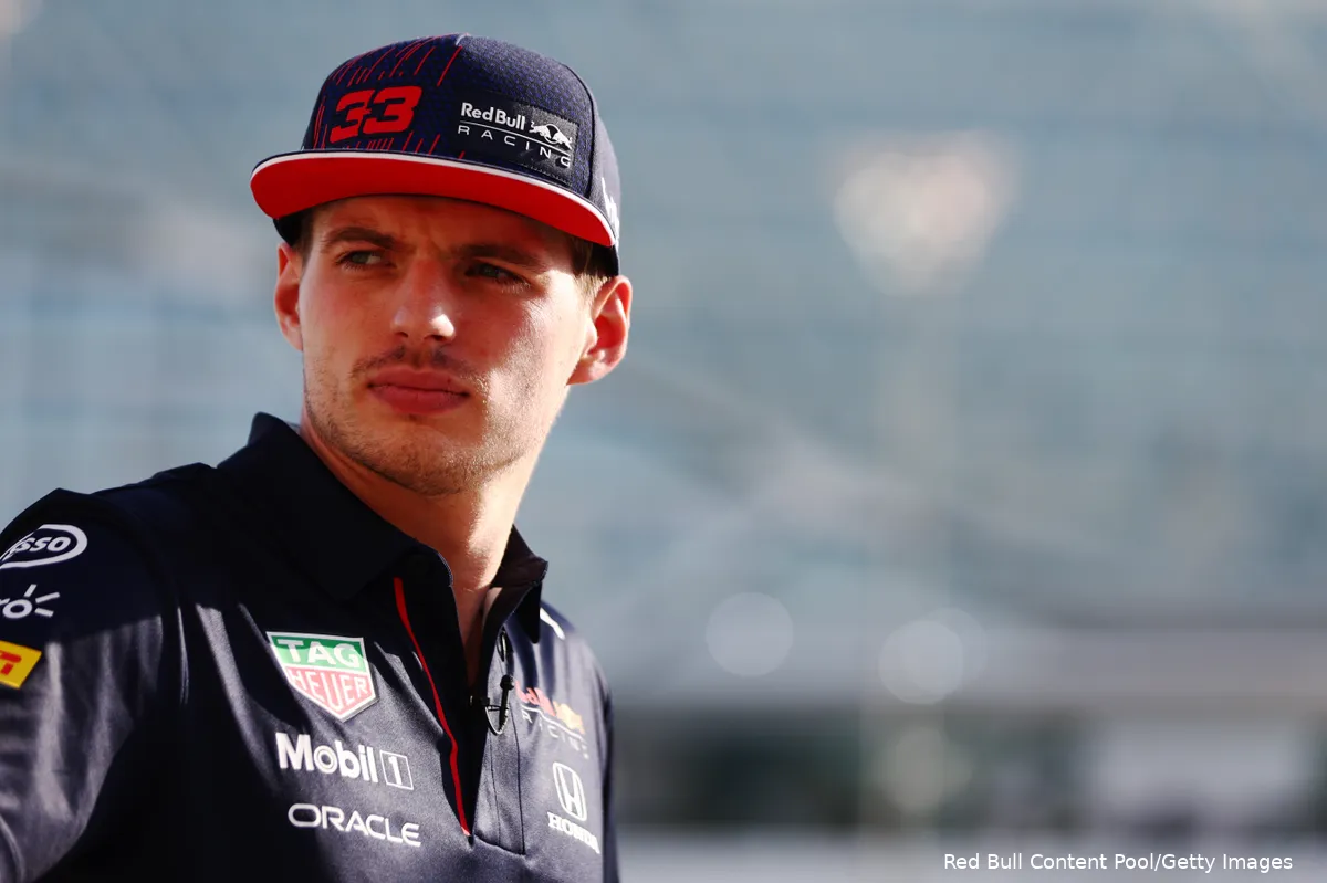 Video | Kunstschilder Eric Jan Kremer met twee unieke Verstappen-schilderijen