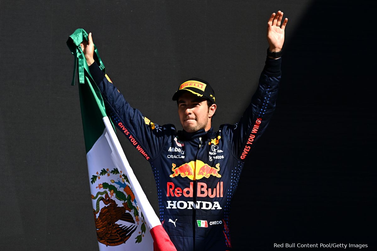 Pérez bedankt Verstappen: 'Ik heb de moeilijkste baan in de Formule 1'