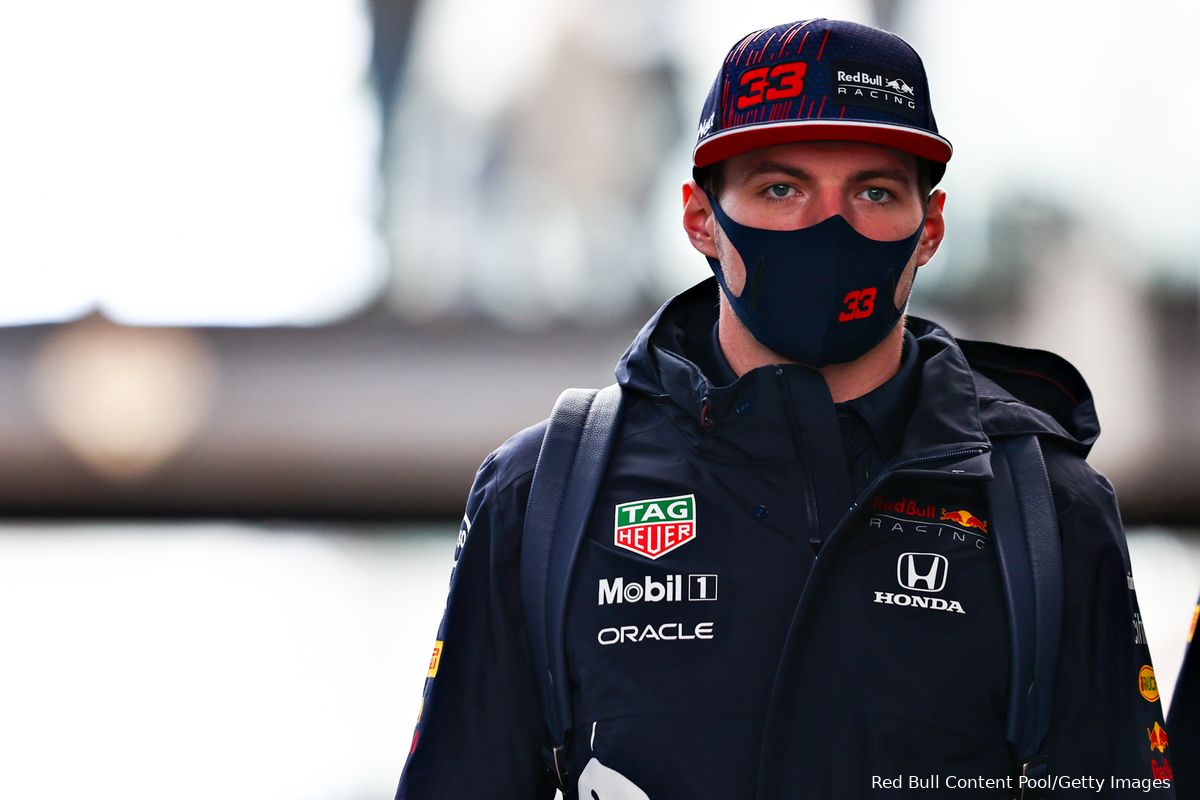 Verstappen schrikt niet van snelle Hamilton: 'Mercedes heeft gewoon een nieuwe motor'