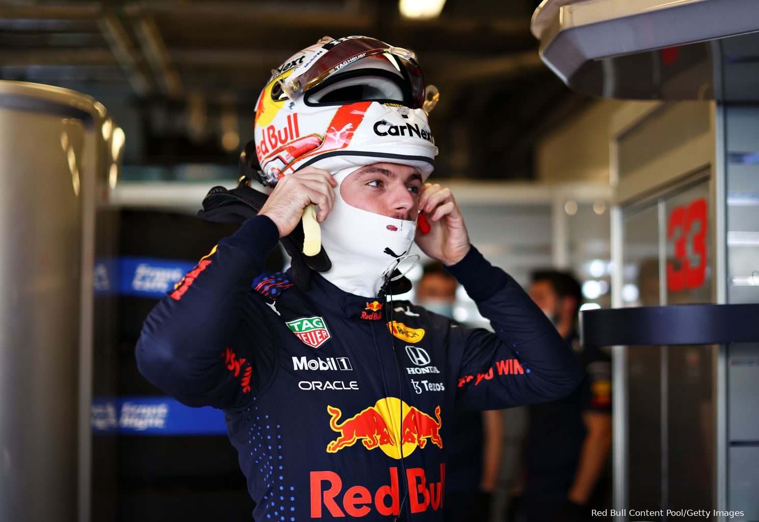 In beeld | Wereldkampioen Verstappen test nieuwe Pirelli-banden in Abu Dhabi