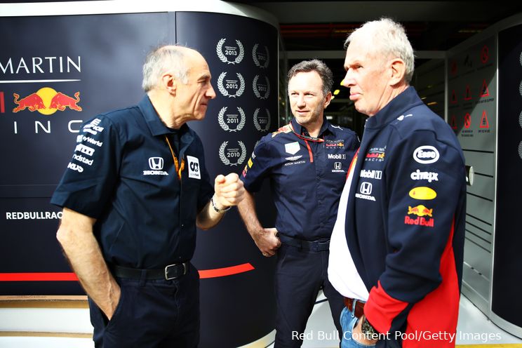 Horner ziet blijvend voordeel voor Verstappen na motorwissels bij beide titelkandidaten
