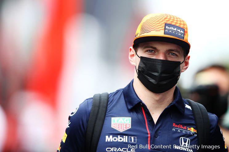 Verstappen aangeslagen na Baku-ongeluk: 'Dan lag ik misschien wel in het ziekenhuis'