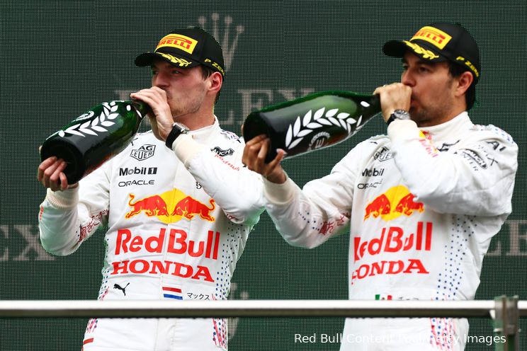 Pérez grapt met Verstappen: 'Je bent me een paar tequila's verschuldigd!'