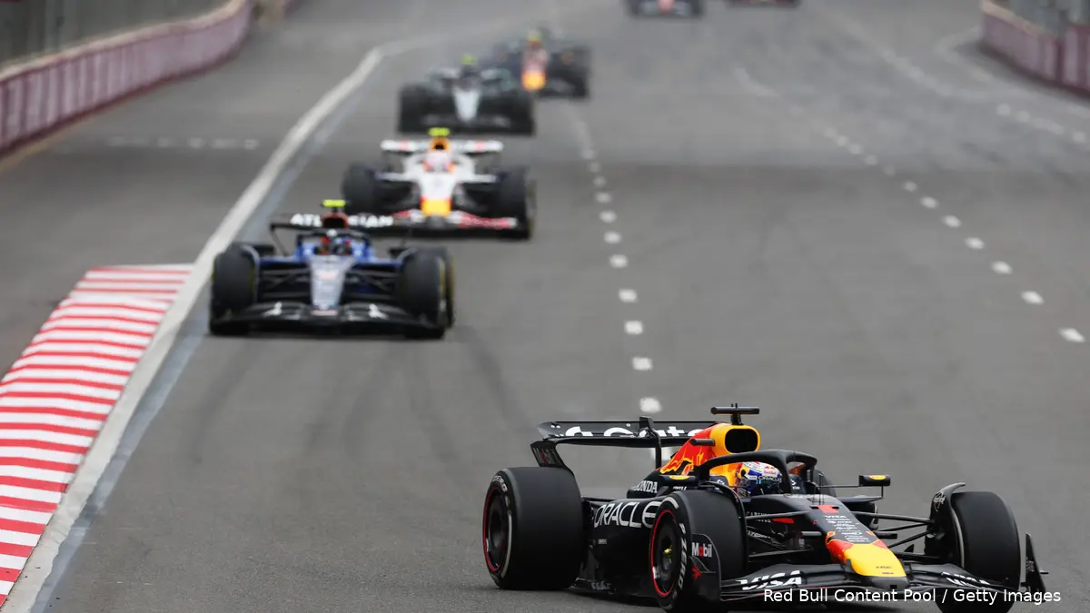 Verstappensのスマートセーフティカーレストアートで見られる特別なパターン：これが彼が競争を読む方法です