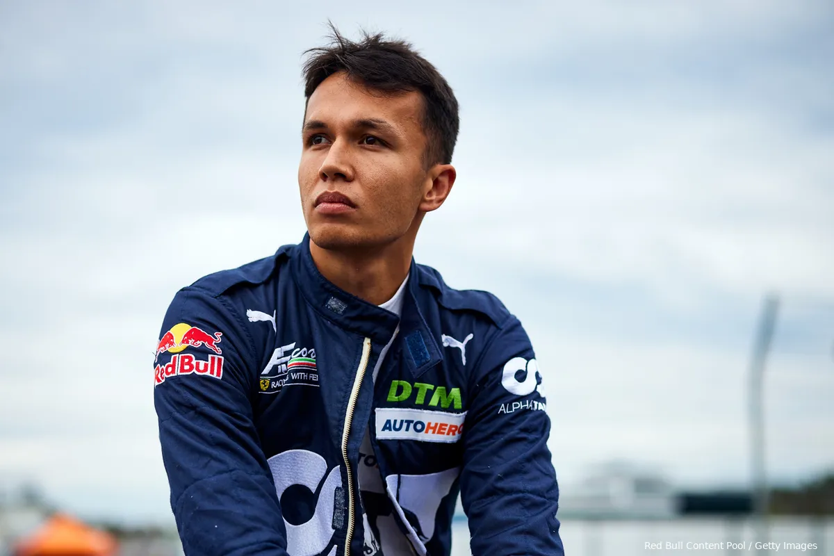 Albon eist strengere straffen in de Formule 1: ‘dat is daarom niet eerlijk’