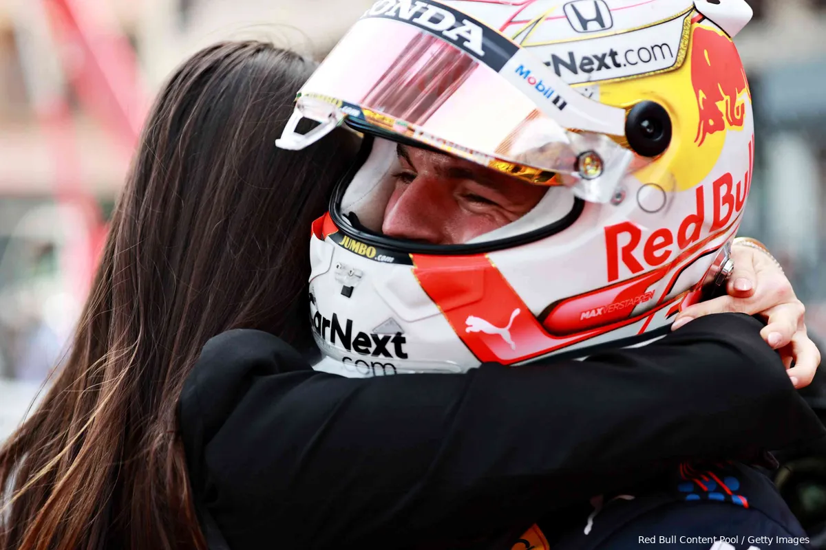 Kelly Piquet duidt affiniteit met F1: 'Weet wat die jongens doormaken'