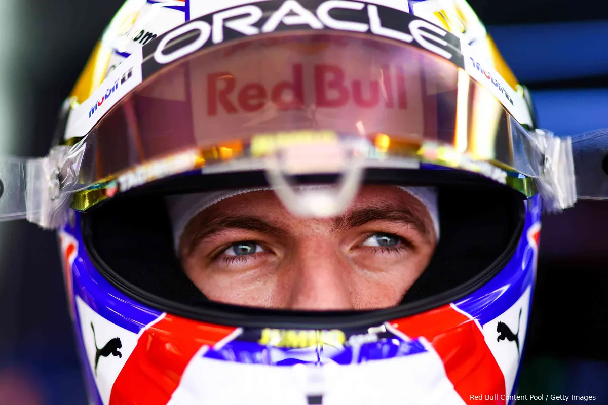 Max Verstappen onthult nieuwe ‘retro’ helm op Monza