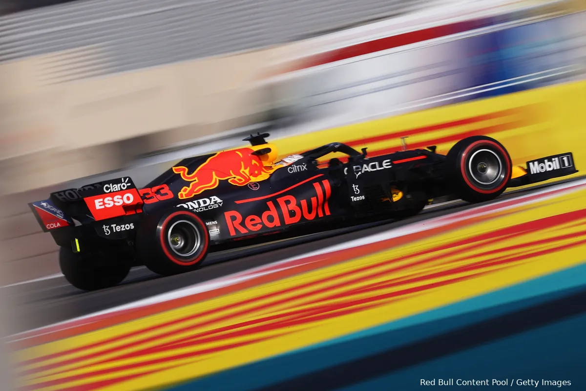 Samenvatting F1 VT1 GP Abu Dhabi 2023: Russell domineert, maar liefst tien rookies