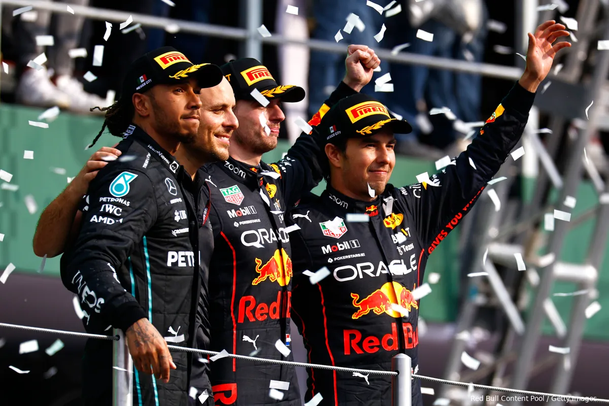 Hamilton moest ‘beetje giechelen’ toen hij las wat Alonso van zijn wereldtitels vond