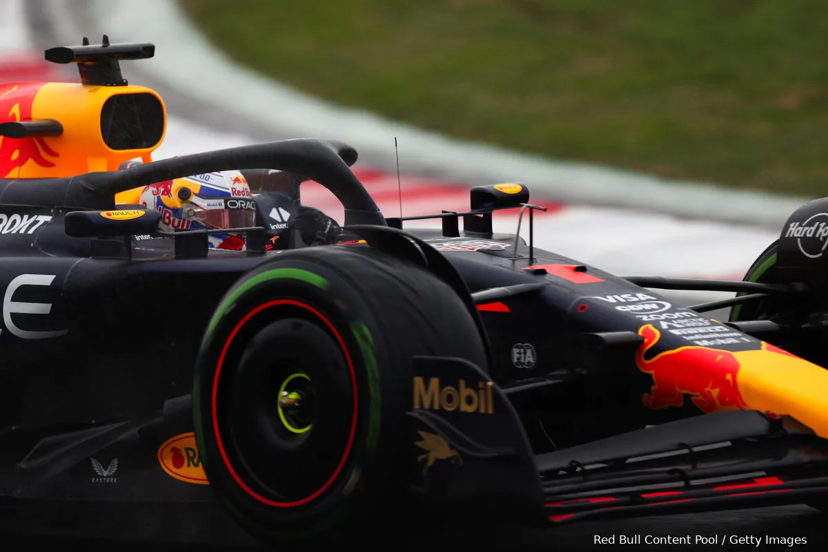 Verstappen ‘stuurloos’ bij zenuwslopende sprint kwalificatie in Shanghai