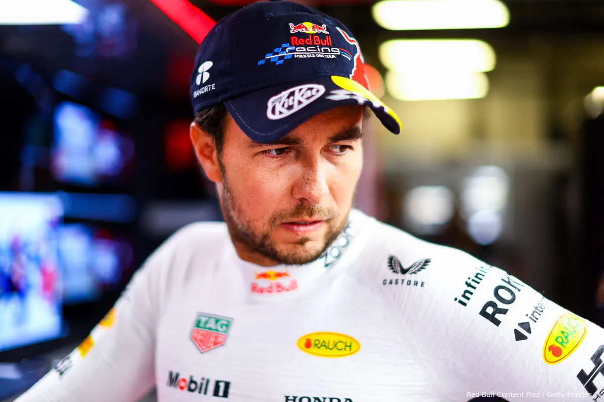 Perez kegelt bijna Verstappen van de baan: 'Het was echt net op het nippertje'
