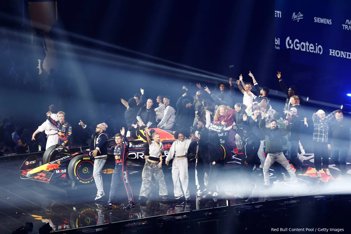 launch event 2025 londen o2 max verstappen red bull racing liam lawson 6