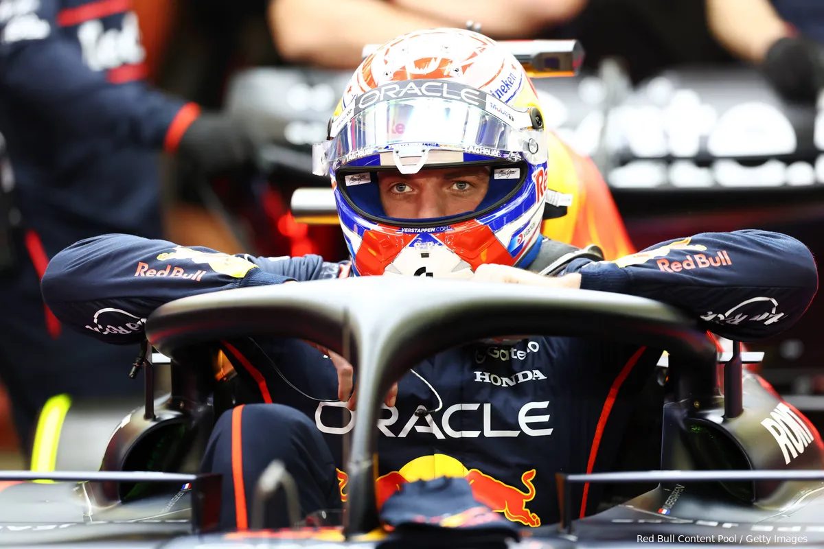 max verstappen rb21 2025 red bull racing 2025 wintertest 1 helm 1
