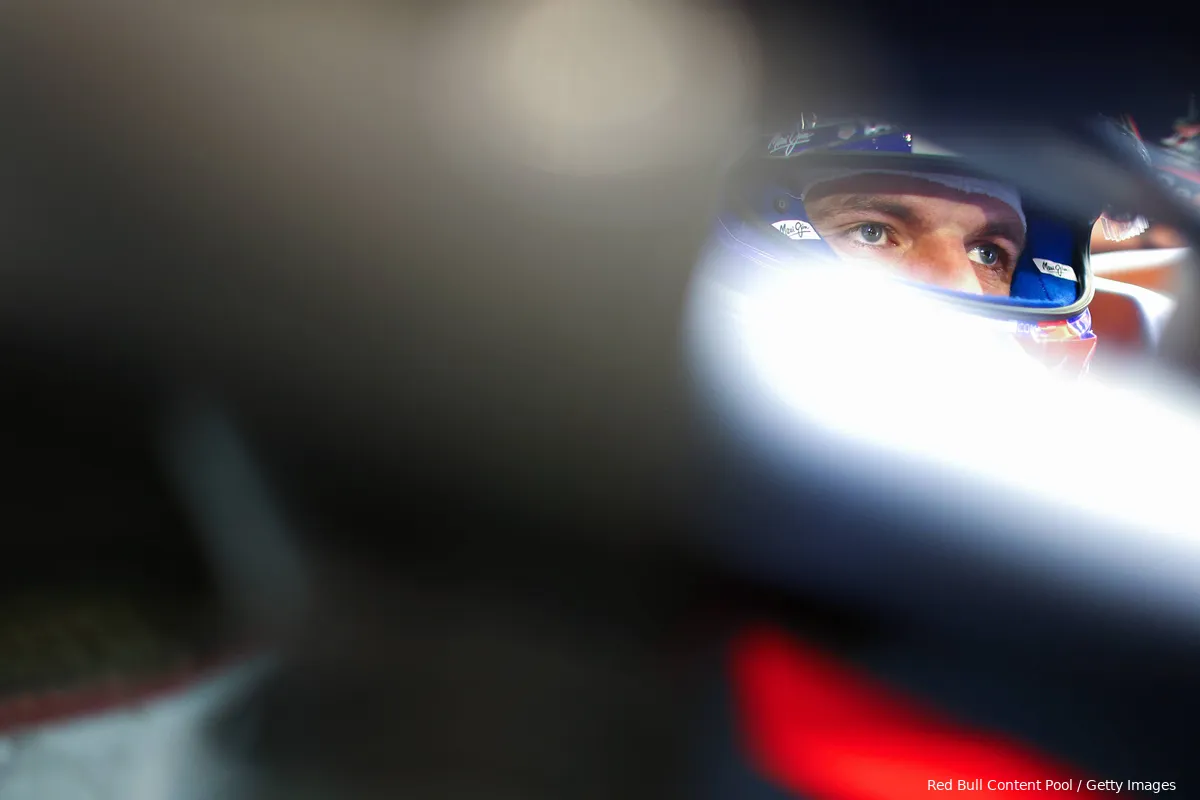 max verstappen helm bahrein red bull racing 1012