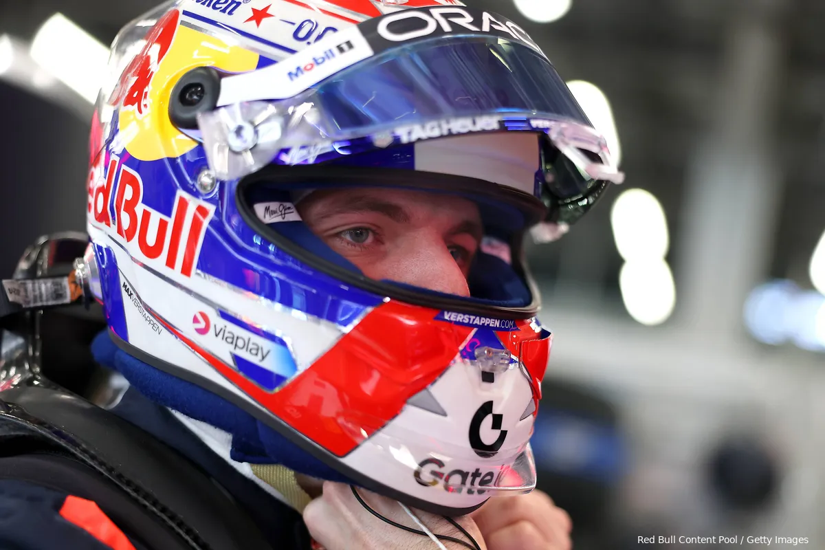 max verstappen helm red bull racing saoedi arabie 1