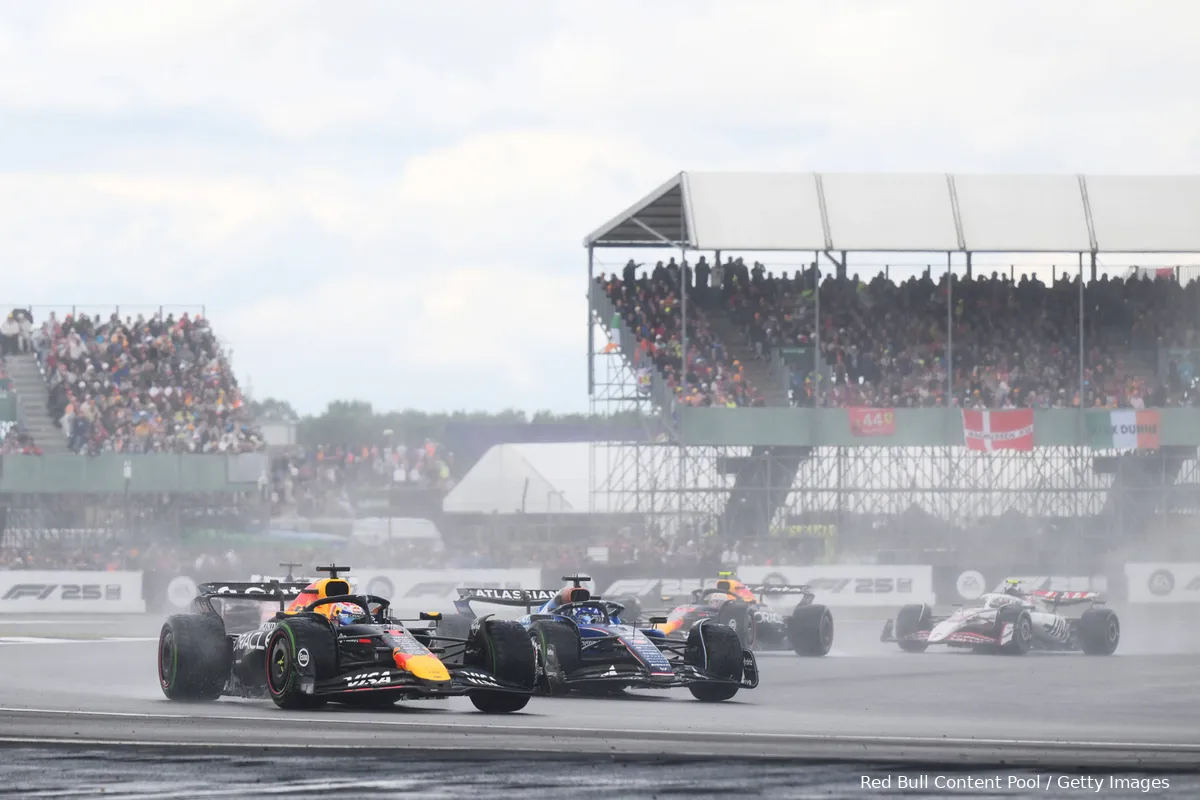 max verstappen rb21 red bull racing alexander albon williams silverstone groot brittannie zondag race 2025