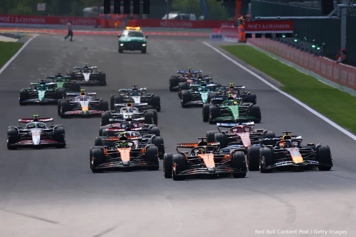 piastri-verstappen-mclaren-red-bull-spa-sprintrace-1