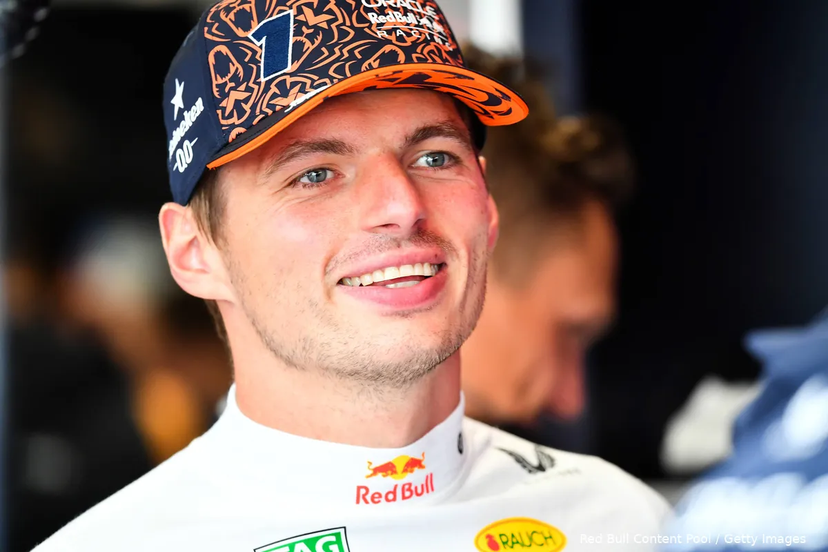 max-verstappen-red-bull-racing-2025-nederland-zandvoort-zaterdag-training-pet